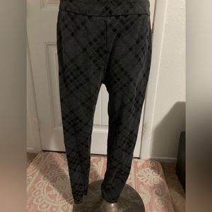 Plaid pattern grey leggings pants